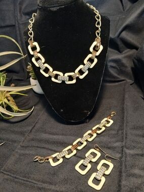 Elegant Vintage Cream and Gold Link Jewelry Set with Crystals